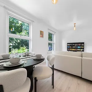 apt-stylish-flat-near-tower-bridge-bridge.brighton-hotels-england.com/